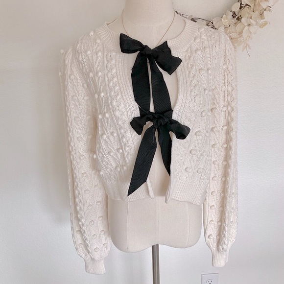 🖤 Alice & Olivia Off-White Puff-Sleeve Kitty Bauble Cable Knit Sweater Cardigan - Picture 4 of 15
